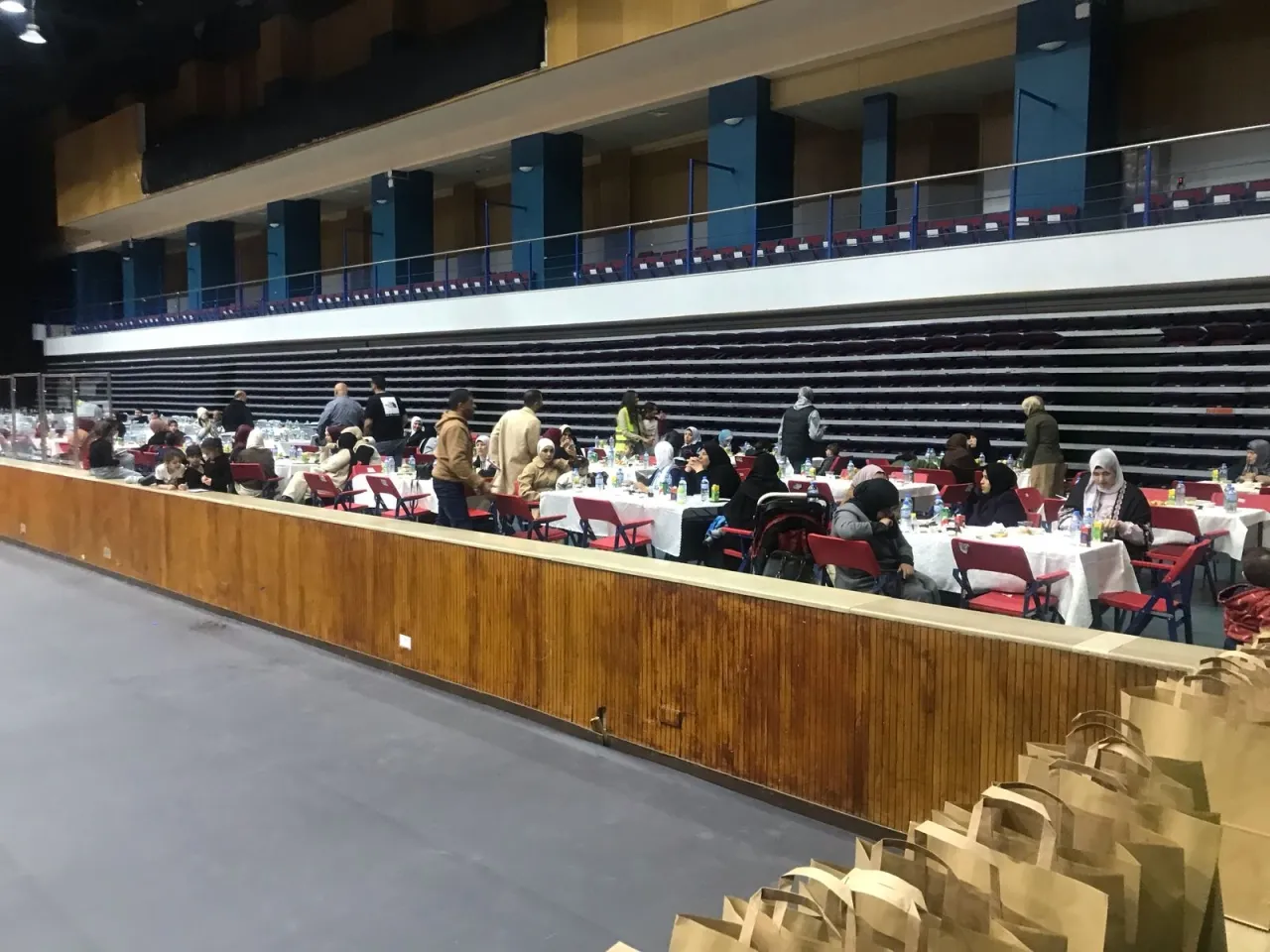 بالصور  نادي الأرينا وعمان الأهلية ينظمان حفل إفطار لأطفال غزة وذويهم من القادمين للعلاج بالأردن