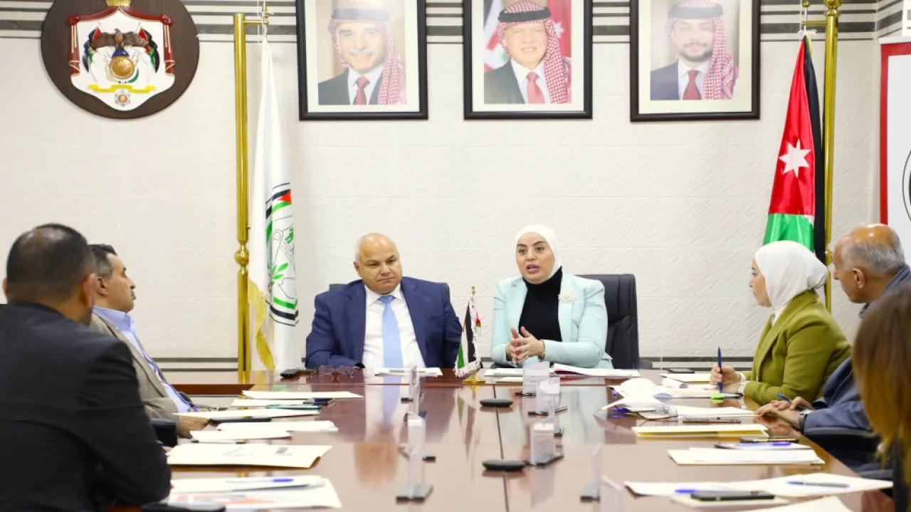 الحكومة تؤكد أهمية الانتقال بالأسر الفقيرة من الاعتمادية إلى الإنتاج