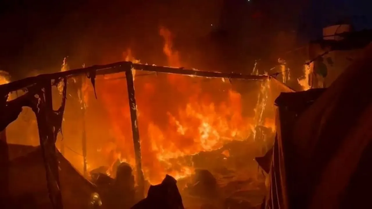 3 شهداء بينهم طفل بقصف الاحتلال خيمة نازحين في مدينة حمد