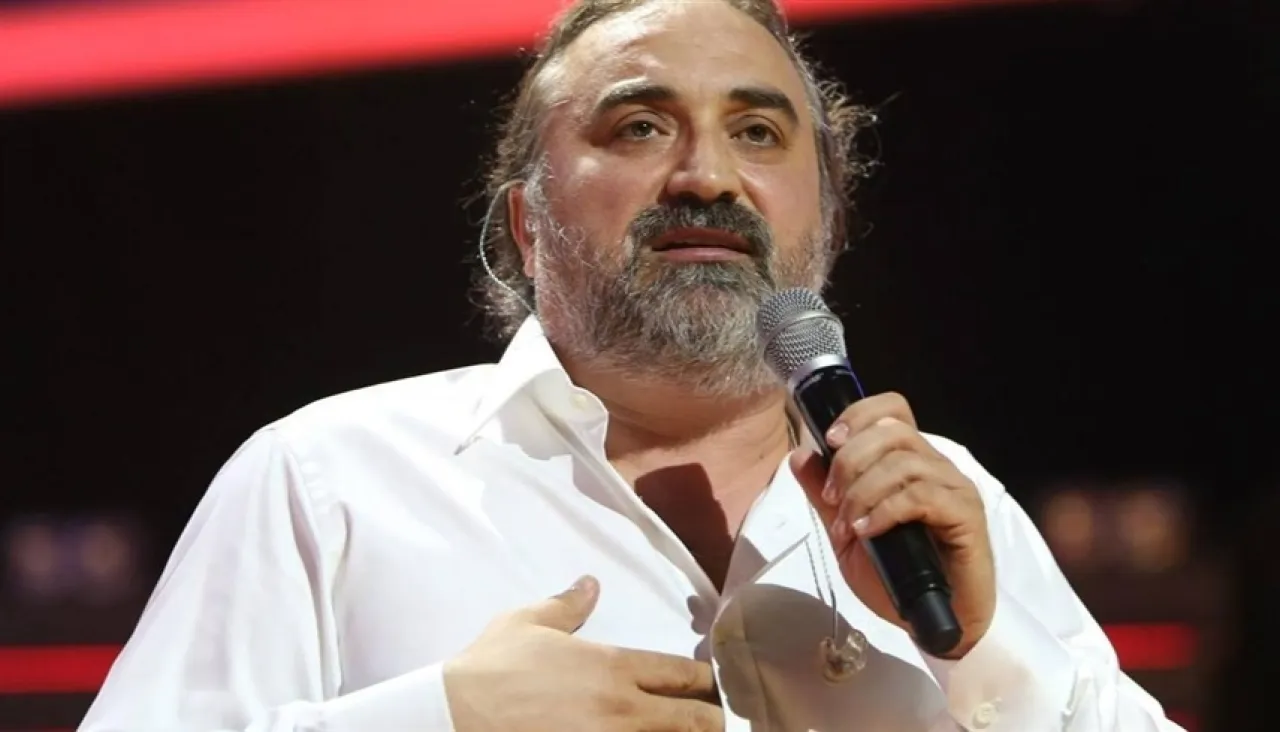 بالفيديو  وفاة فنان تركي بسكتة قلبية على المسرح