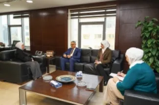 وزيرة النقل تبحث مع السفير اليمني سبل تعزيز التعاون بين البلدين بقطاع النقل