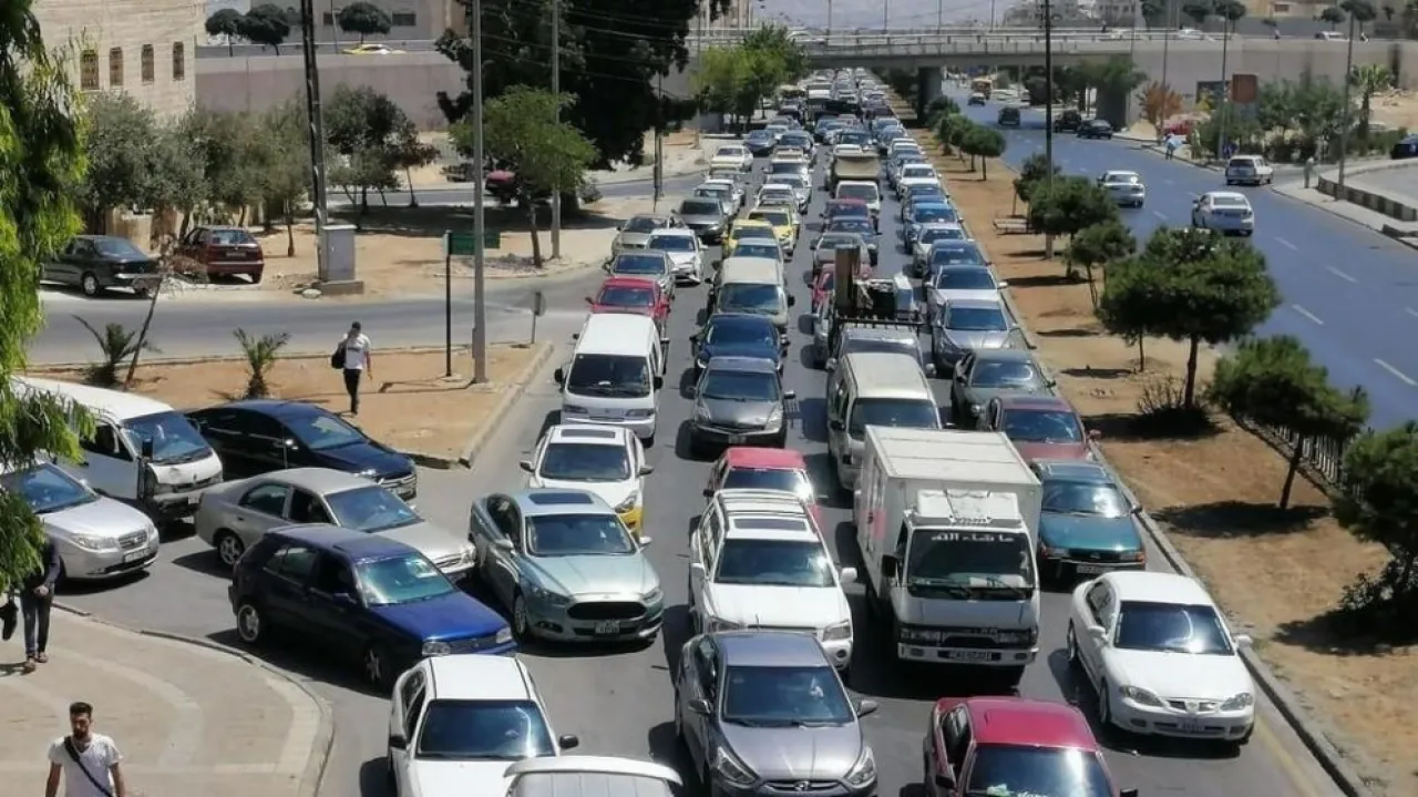 السير تتوقع حركة مرورية كثيفة غدا وتدعو للالتزام بالسلوكيات الصحيحة