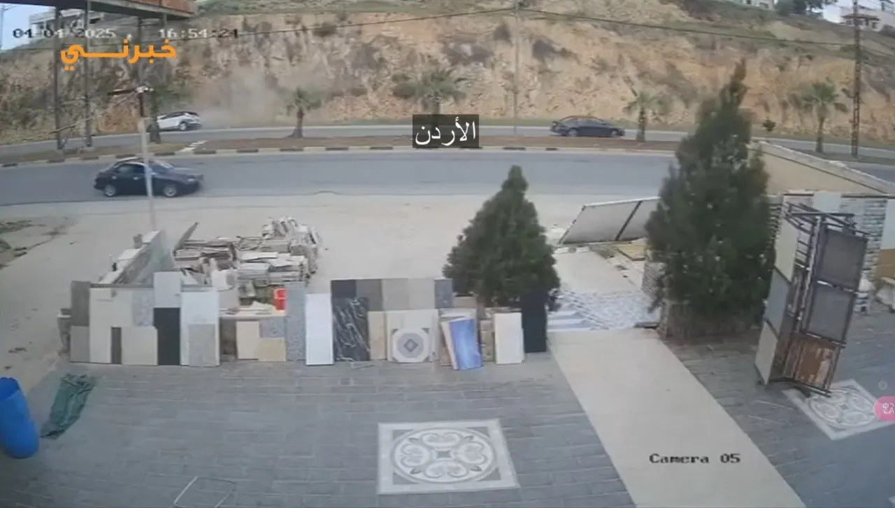 التعميم على مركبة تسببت بوفاة شاب في شارع الستين بإربد  فيديو