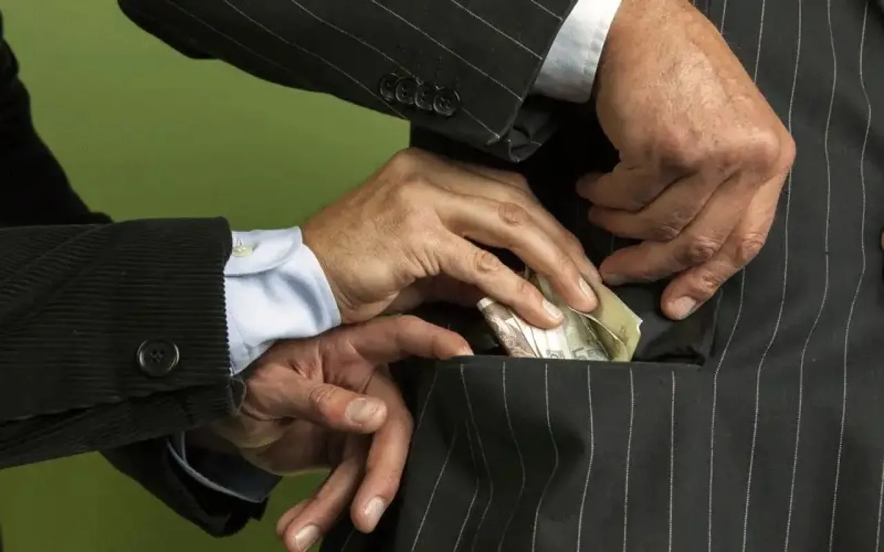 محكمة أردنية تحكم بالحبس والغرامة على شخص عرض رشوة بقيمة 11 ديناراً