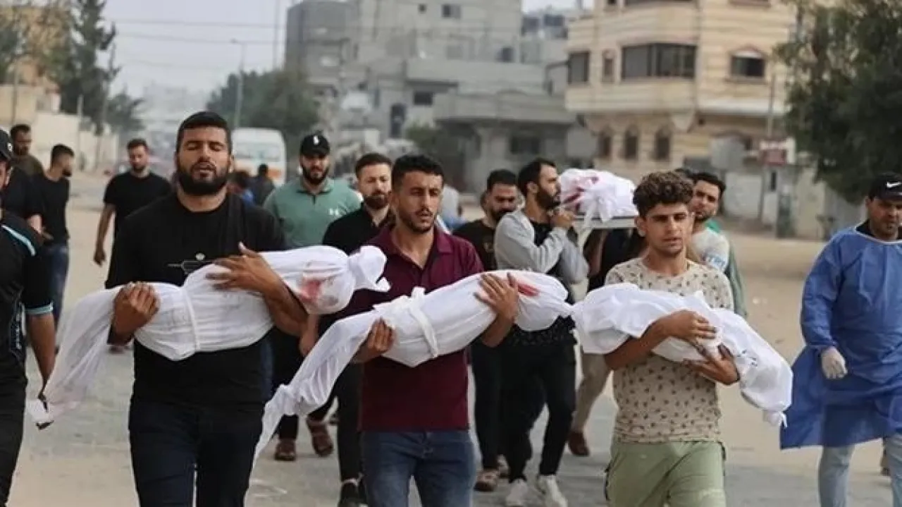 الإعلام الحكومي بغزة الاحتلال قتل 490 طفلا في 20 يوما