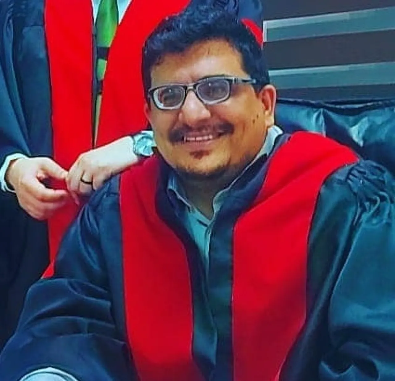 ترقية الدكتور هاشم الشرفات إلى رتبة أستاذ مشارك