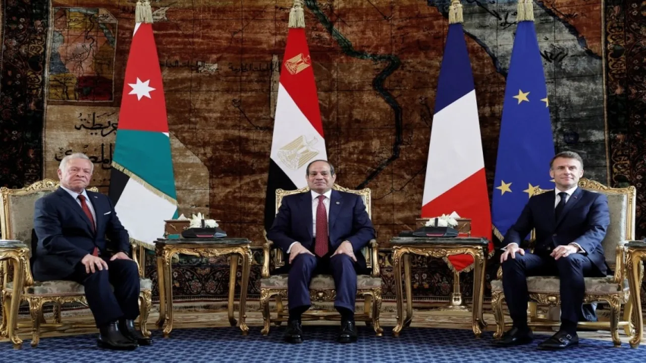 القمة الثلاثية تؤكد ضرورة العودة الفورية لاتفاق وقف إطلاق النار في غزة