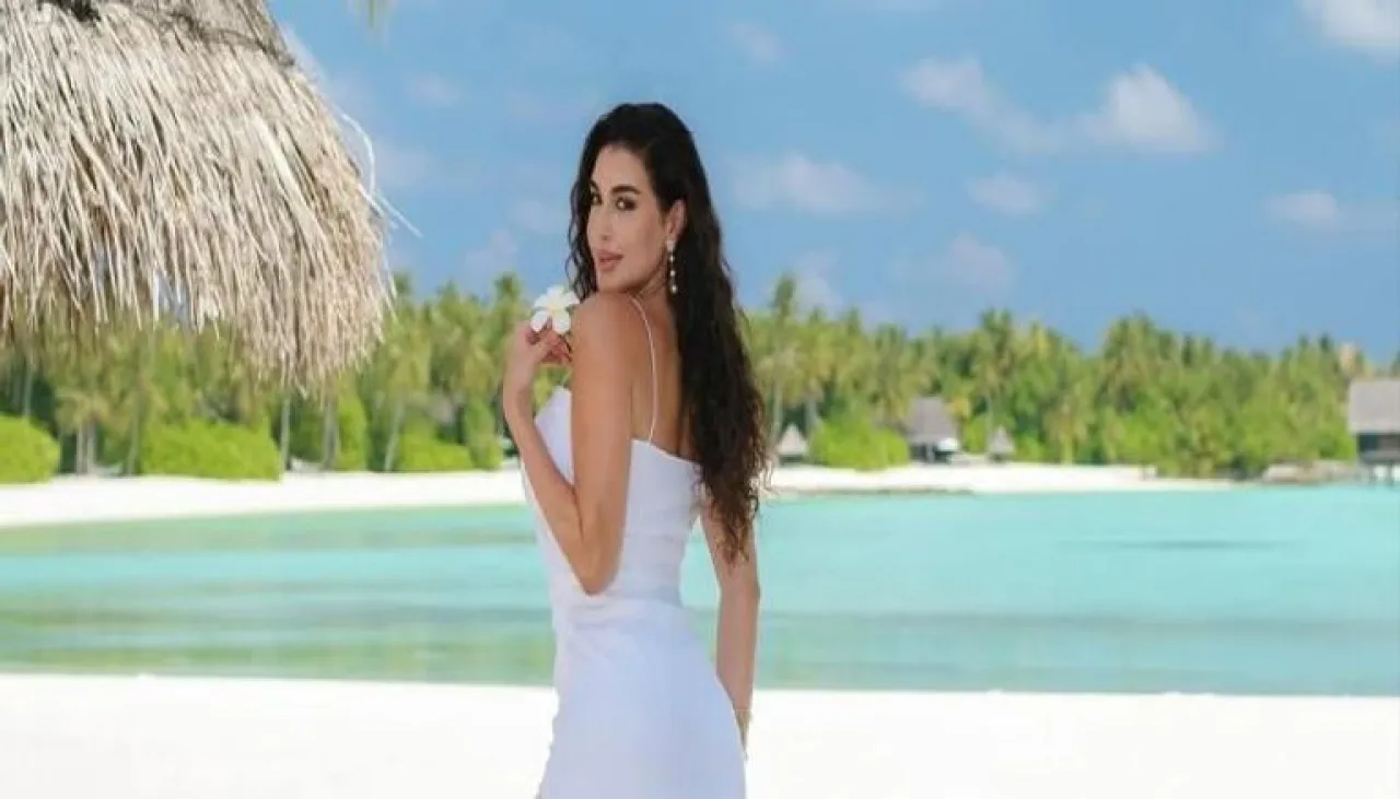 ياسمين صبري تجمع بين الأناقة واللياقة على شواطئ المالديف صور