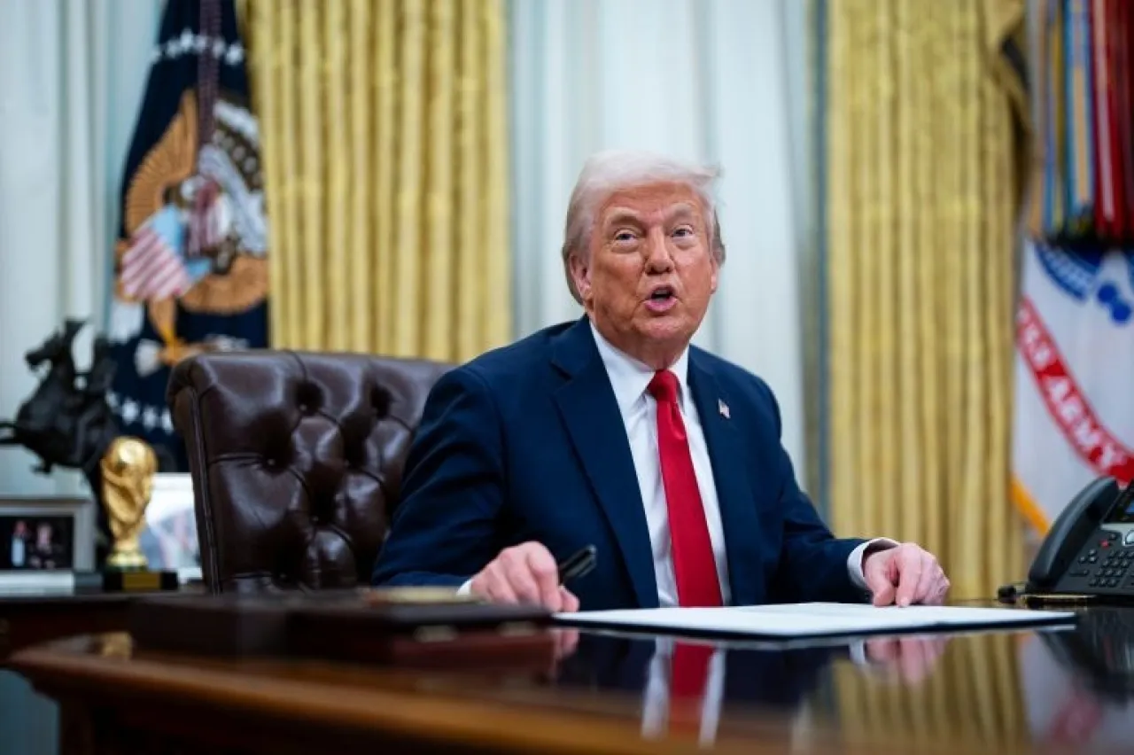 ترمب  يتمسك بالرسوم الجمركية ويمهل الصين لإلغاء إجراءاتها المضادة