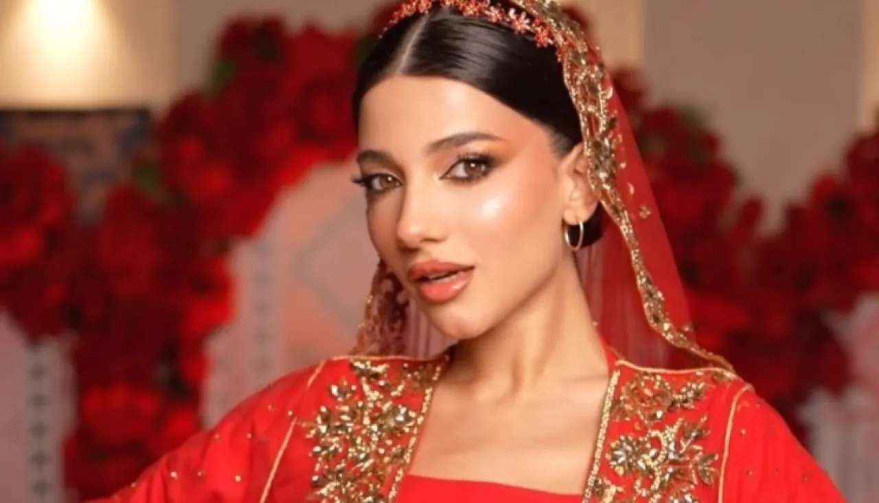 نارين بيوتي تحتفل بحفل الحناء على طريقة السلطانات بإطلالة كردية