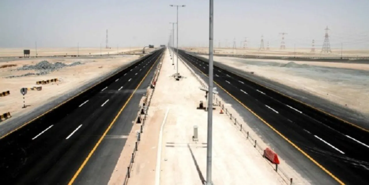 الإمارات تخفيض السرعة على طريقي الشيخ خليفة بن زايد والمطار الدولي