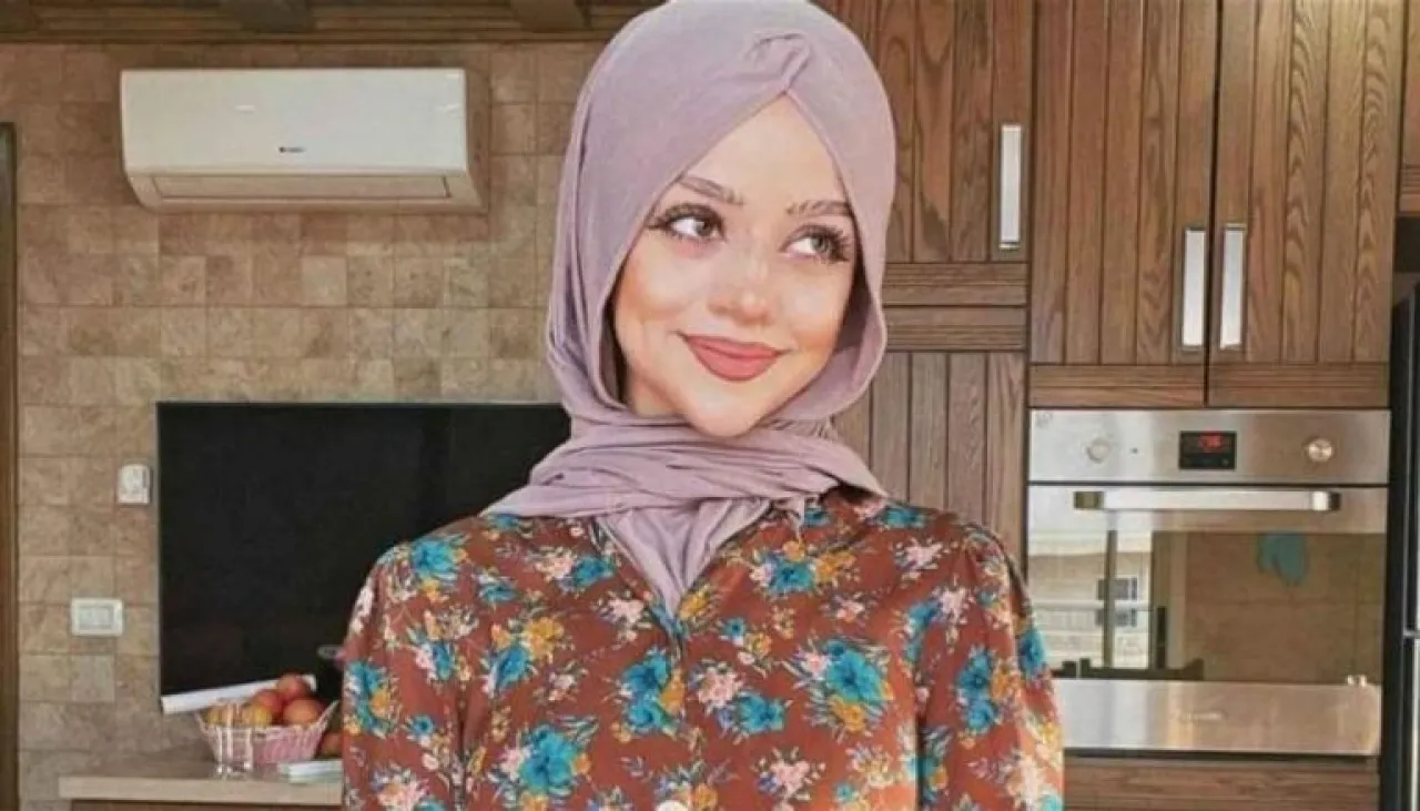 الجمهور يتكهن بان العريس اليوتيوبر الأردني جو حطاب   الشيف عبير الصغير تعلن خطوبتها