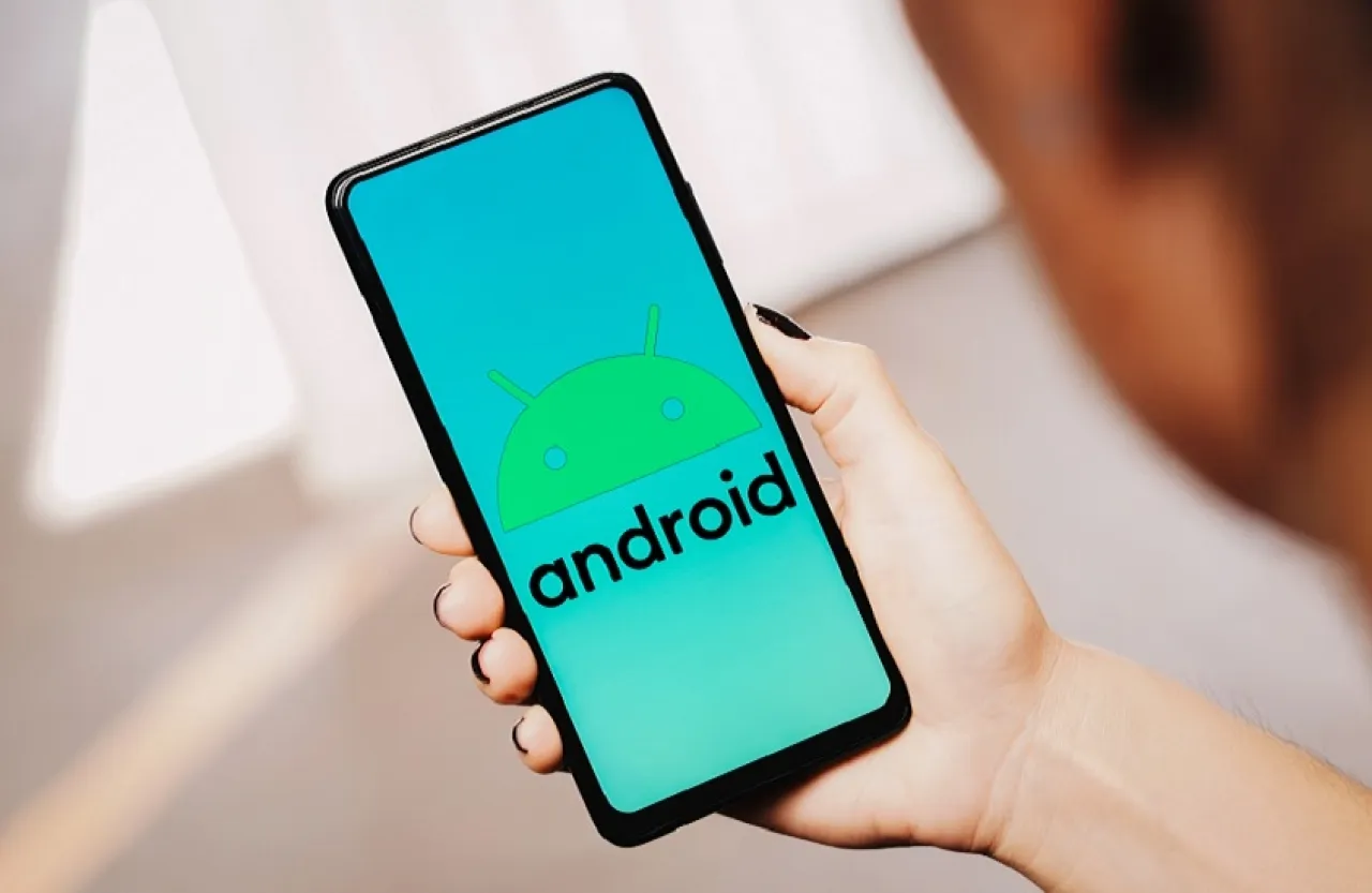 غوغل تدعو مستخدمي هواتف أندرويد لتحديث أنظمة هواتفهم فورا