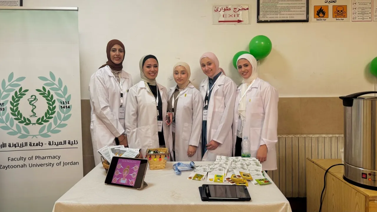 مبادرة توعوية في كلية الصيدلة بجامعة الزيتونة بمناسبة اليوم العالمي للصحة
