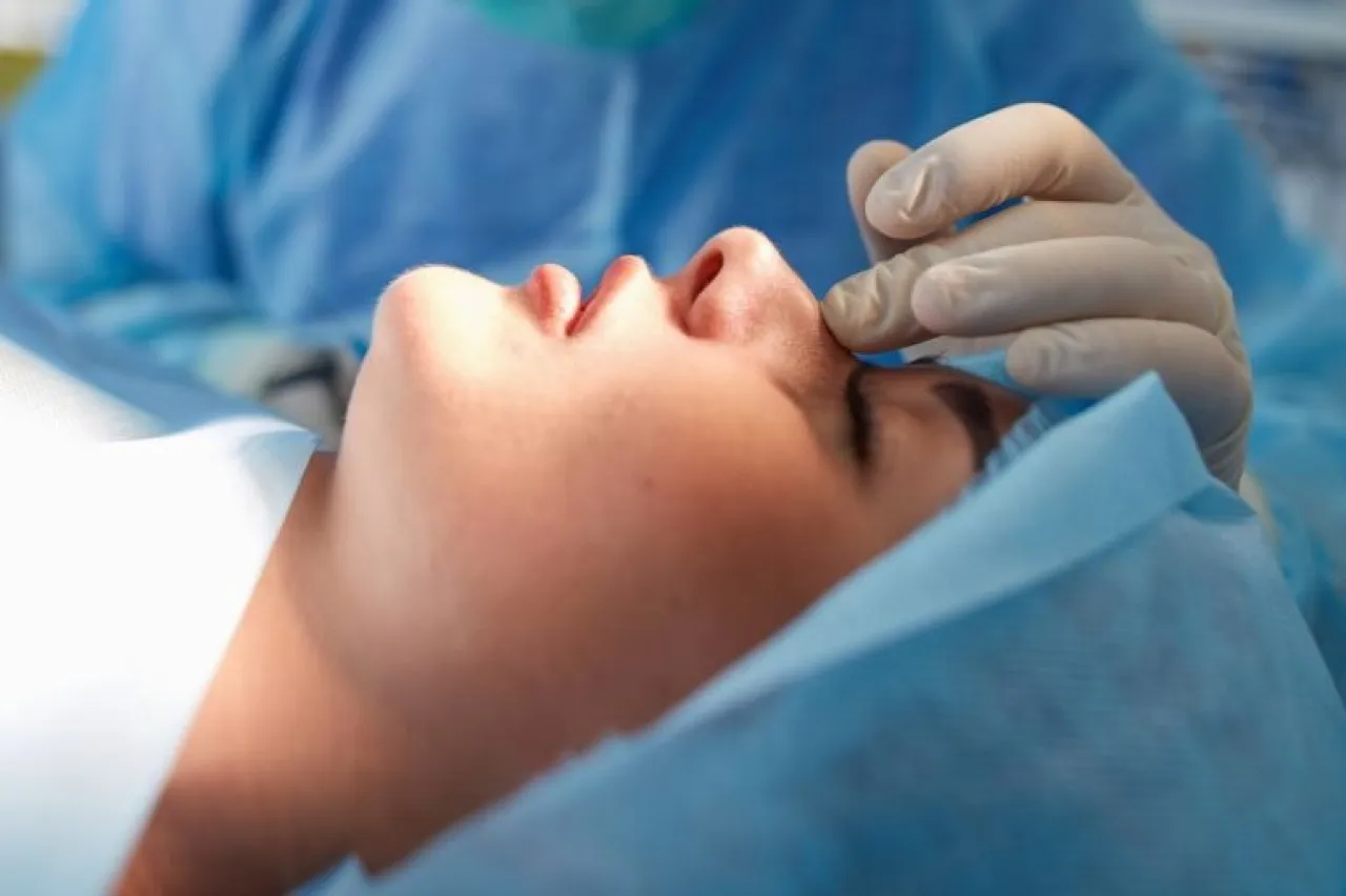 لماذا تقبل الإيرانيات بكثافة على تجميل الأنف