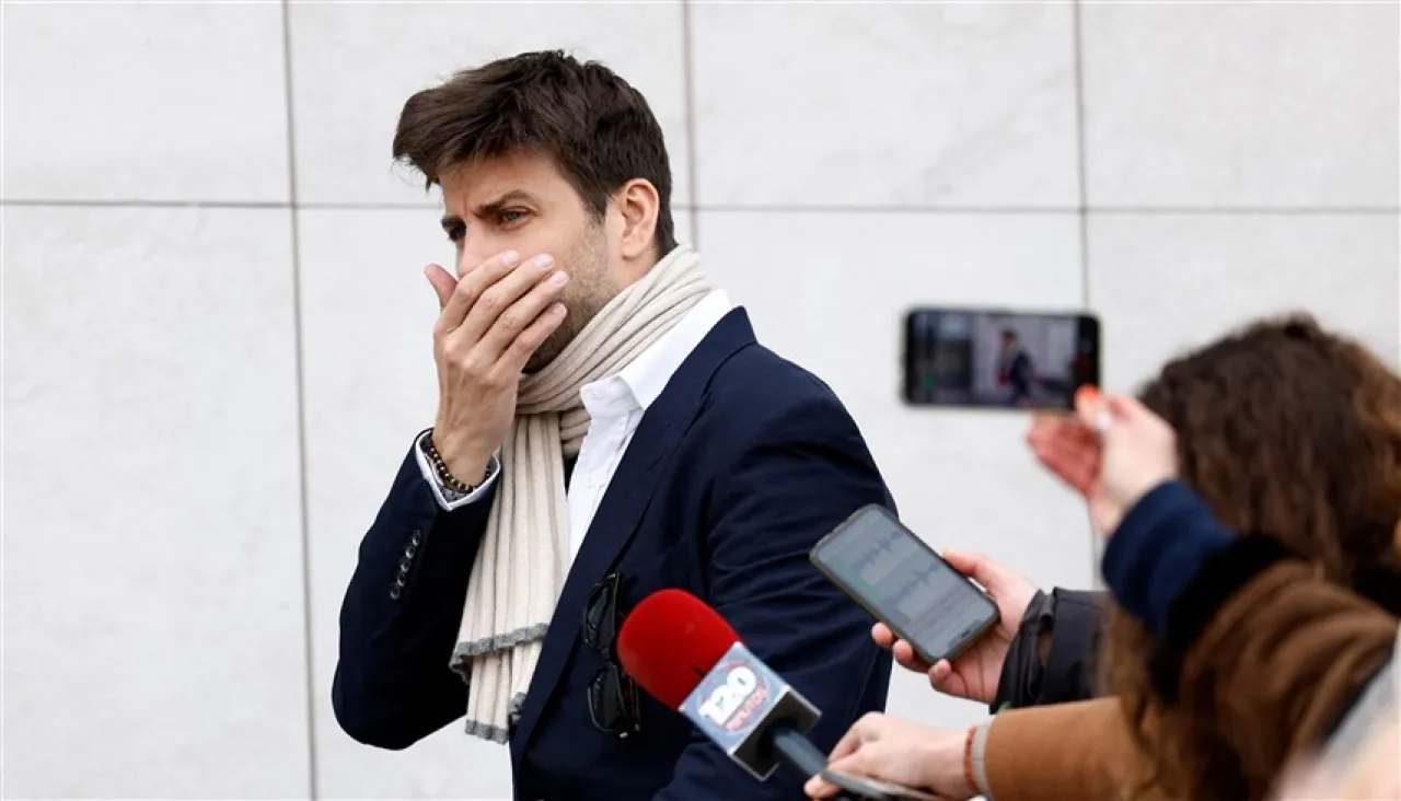 بيكيه باكياً أمام القضاء لو كنت في بلد آخر لشيدوا لي تمثالاً