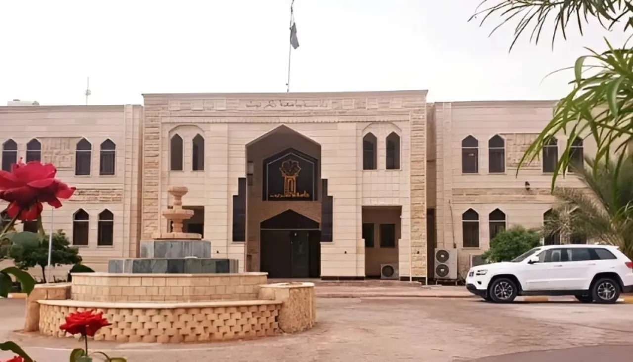 فضيحة أخلاقية تهز جامعة عراقية أستاذ يدهس حارس أمن لفضحه