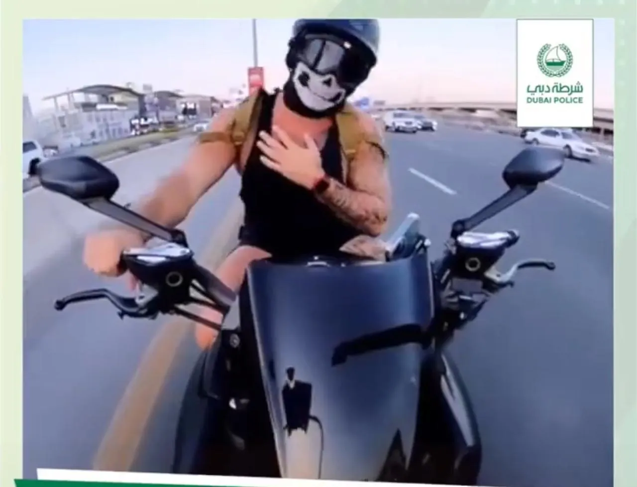 شرطة دبي تضبط شاباً متهوراً قاد دراجته بسرعة جنونية