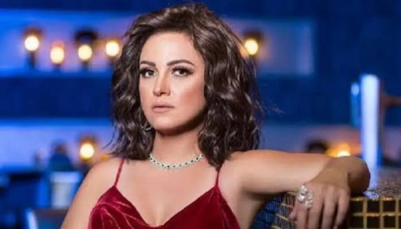 تكريم ريهام عبدالغفور بجائزة هيباتيا الذهبية في مهرجان الإسكندرية