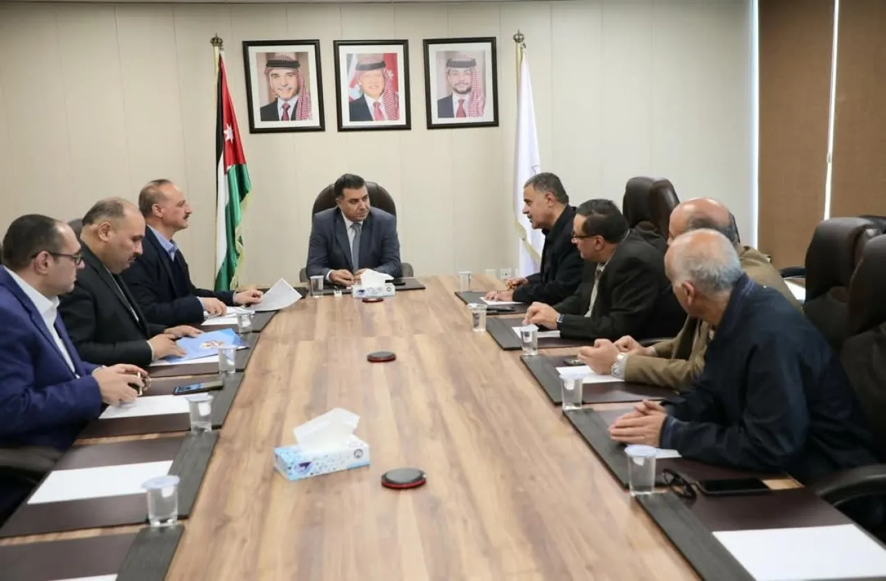 الحنيفات يبحث ونقابة مصدري الخضار تنظيم الاستيراد والتصدير