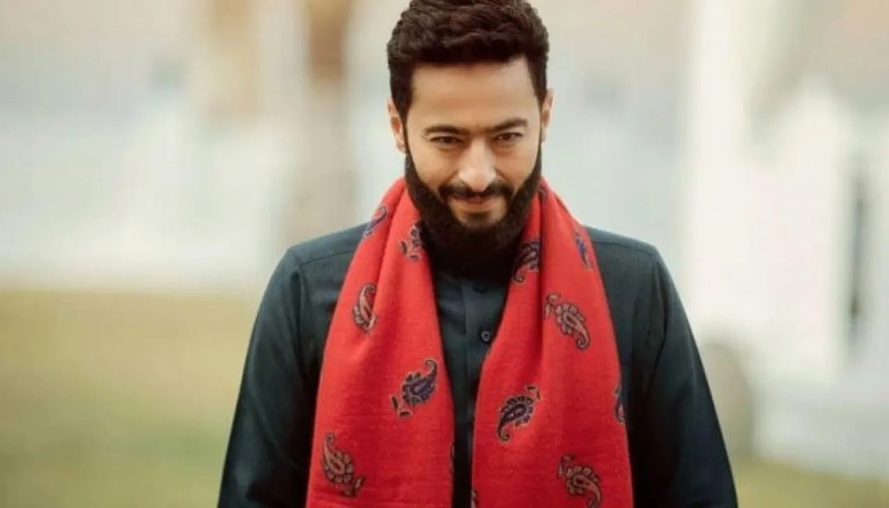 فنان مصري شهير يقع ضحية الذكاء الاصطناعي ويحذر جمهوره