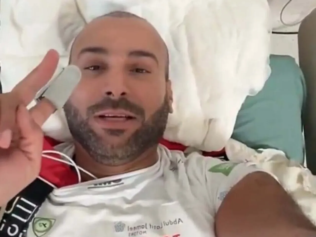 يزيد الراجحي يطمئن محبيه بعد حادث رالي الأردن