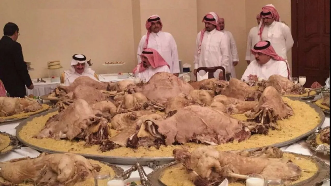 السعودية تخصيص خطبة الجمعة للتحذير من الإسراف في الولائم