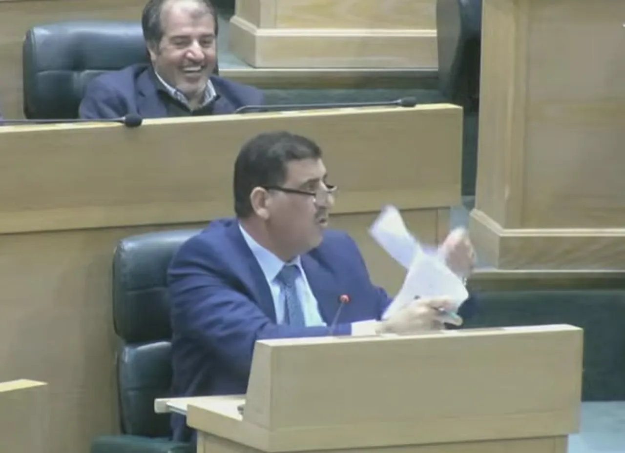 الصفدي اللي شحن المجلس الله يسامحه توتر تحت القبة