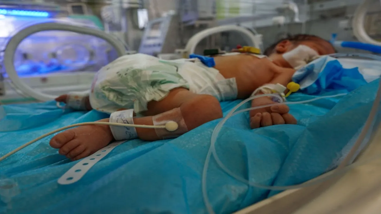 حصار الاحتلال الخانق يهدد حديثي الولادة في غزة