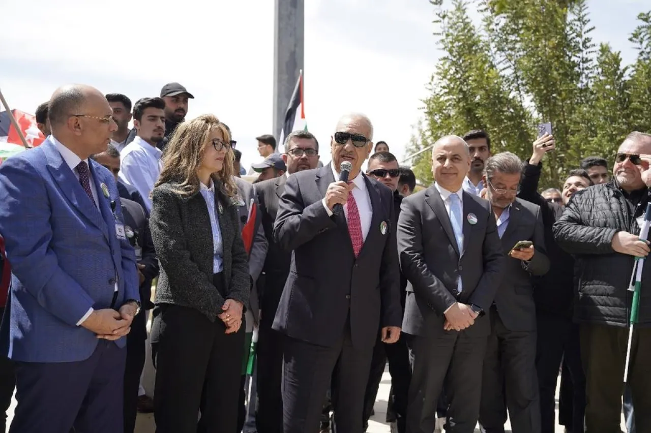 بالتزامن مع يوم العلم مسيرة في الشرق الأوسط نصرةً للوطن ورفضًا للمؤامرات العابثة بأمن البلاد