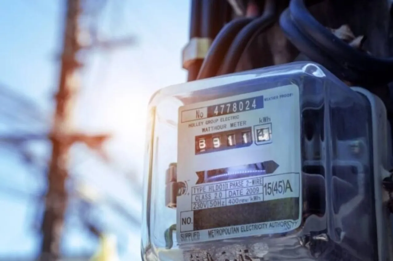 هيئة الطاقة تضع سقوفاً لتخزين الكهرباء لمنع التجاوزات على الشبكة