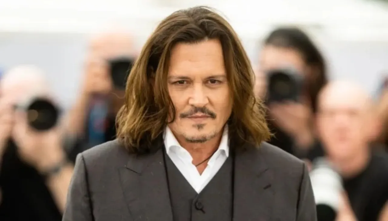 جوني ديب يصدم الجمهور بملامح جديدة كلياً في أحدث ظهور