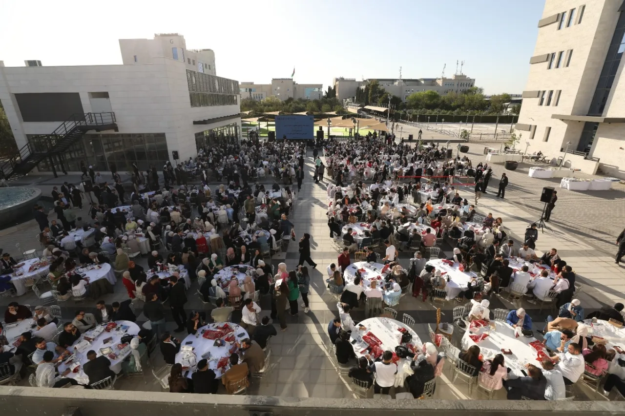 أكثر من 1300 خرّيج وخريجة يبدون إعجابهم لما بدت عليه الشرق الأوسط في ملتقاهم الأول