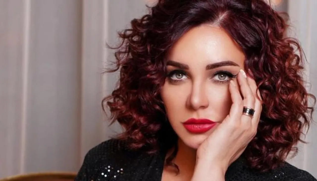 بعد انتشار وثيقة  حقيقة زواج سلاف فواخرجي من بشار الأسد صور