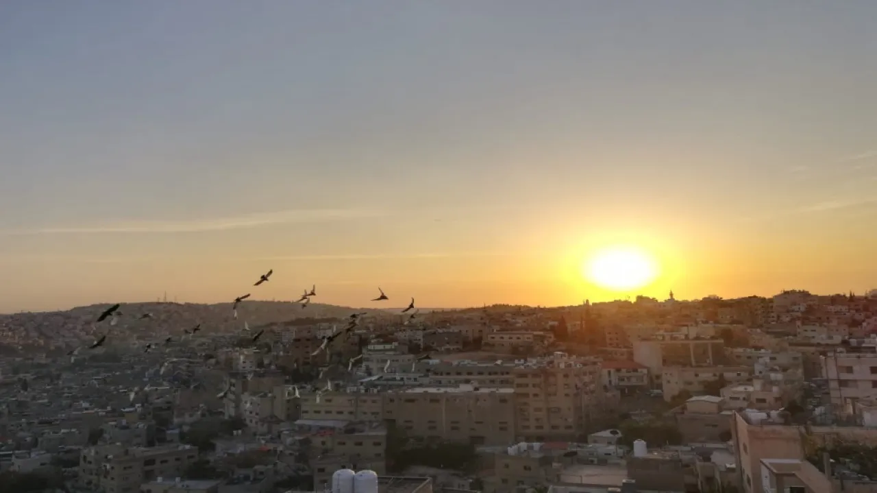 الأردن يتأثر بكتلة هوائية حارة نسبياً الثلاثاء بمقدمة منخفض جوي خماسيني