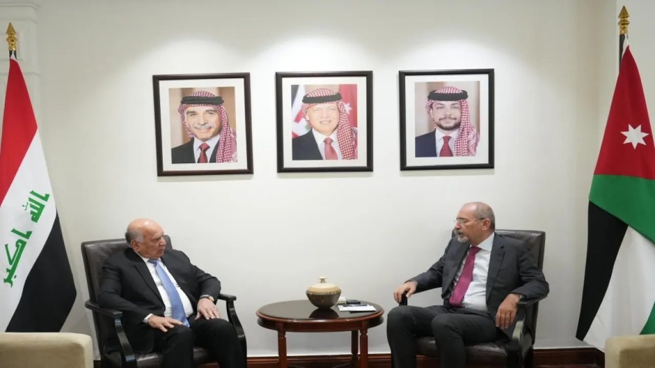 الصفدي ونظيره العراقي يؤكدان متانة العلاقات الأخوية بين البلدين