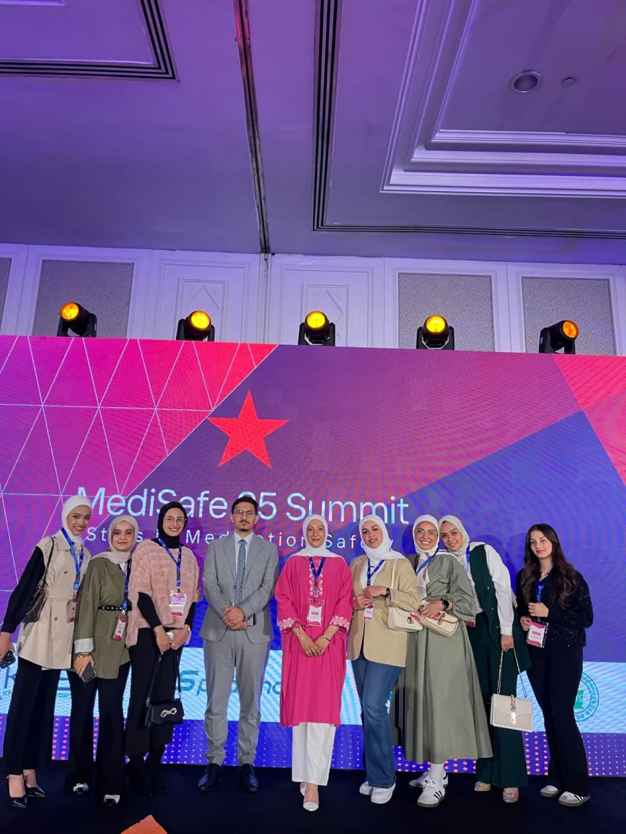 كلية الصيدلة في جامعة الزيتونة الأردنية تشارك في الملتقى الأول للسلامة الدوائية