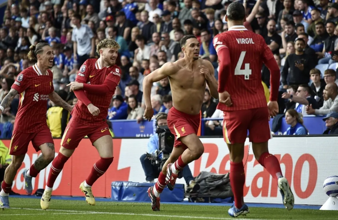 ليفربول يلامس لقب البريميرليغ ويطيح بليستر نحو التشامبيونشيب