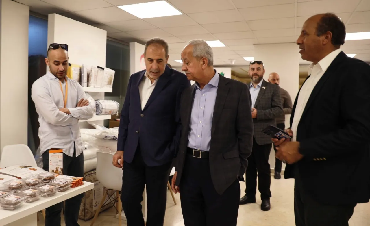 صناعة عمان تنظم لقاءات عمل تجمع الشركات الصناعية بممثلي المراكز التجارية الكبرى والفنادق في المملكة