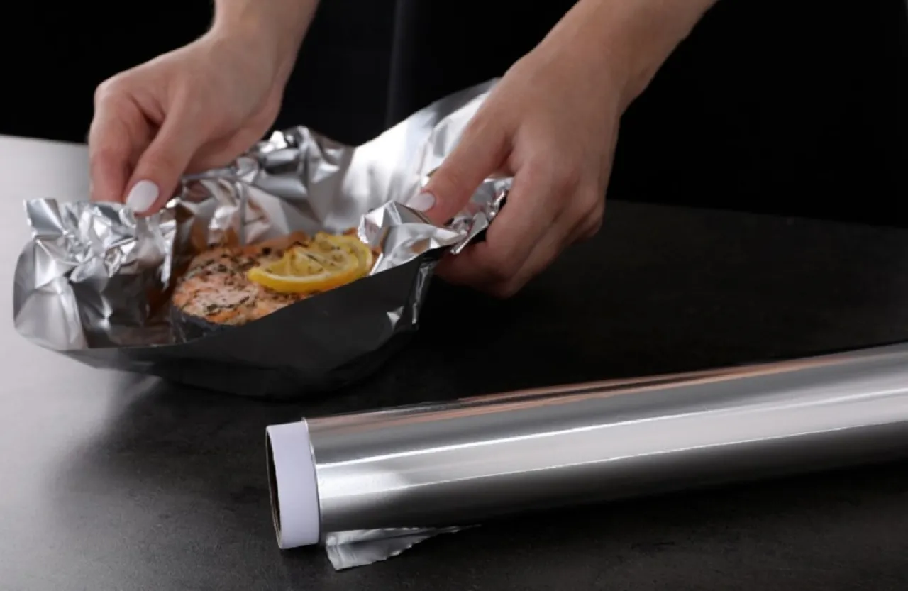 تحذير مهم من تخزين بقايا الطعام باستخدام ورق الألمنيوم