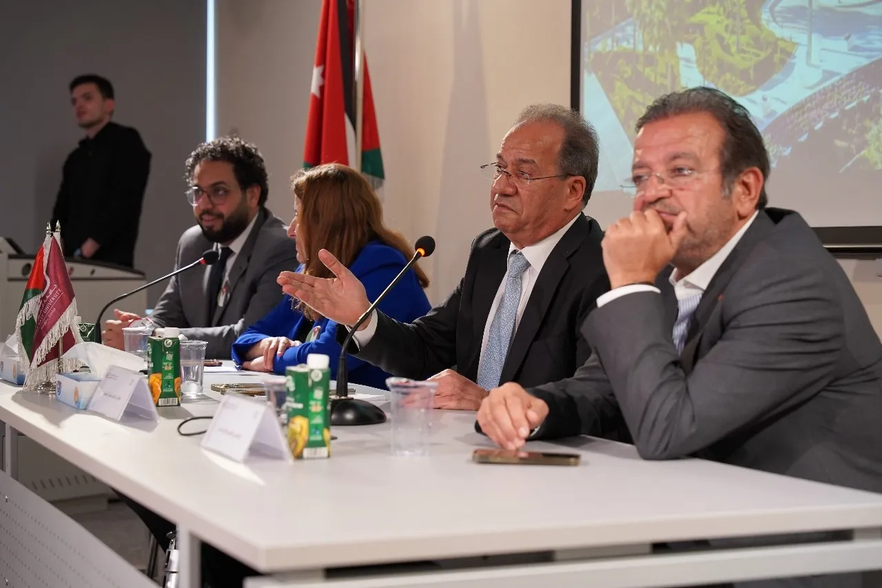 الشبول لطلبة إعلام الشرق الأوسط  ضرورة الوعي الإعلامي وتغليب المصلحة الوطنية على الفردية