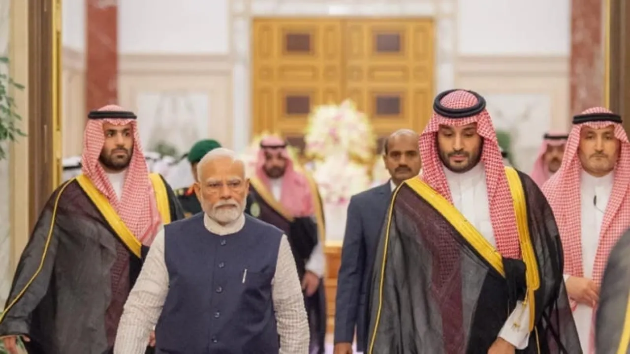 ولي العهد السعودي ورئيس الوزراء الهندي يستعرضان الأوضاع الإقليمية والدولية