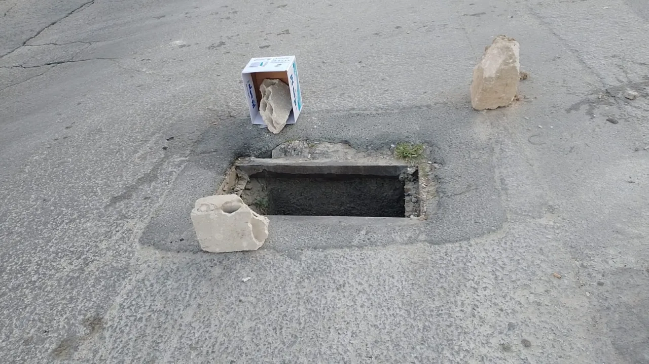 سرقة أغطية المناهل تتصاعد في عمّان  صور