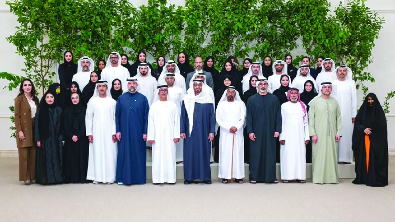 الرئيس الإماراتي كبار المواطنين بركة الحياة