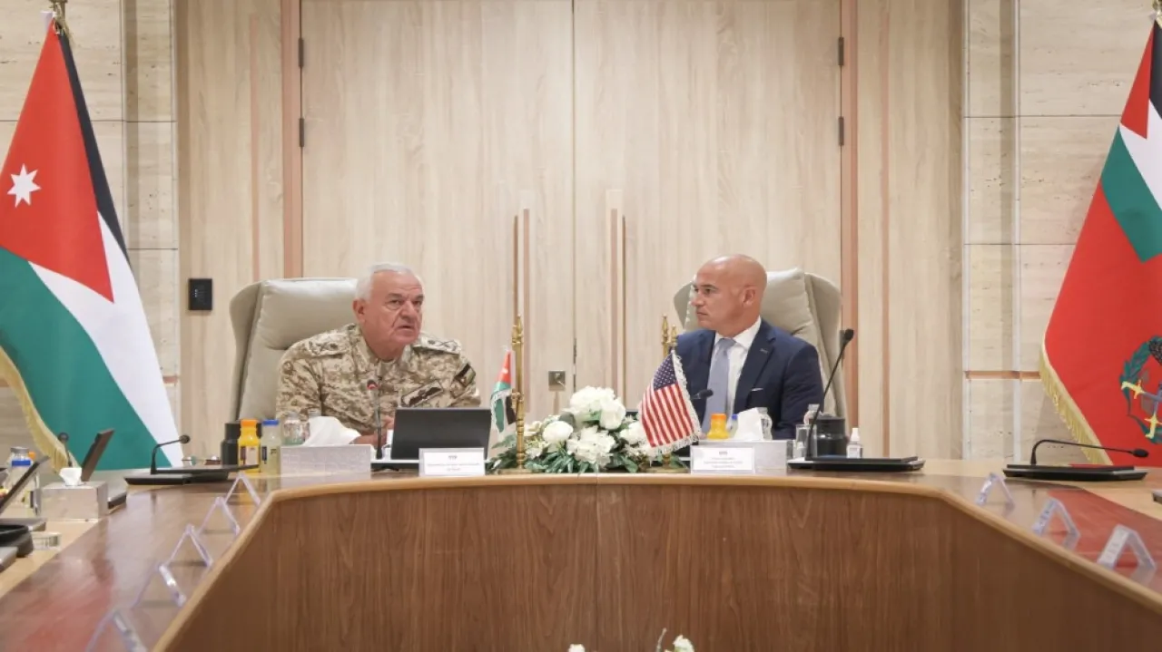 الحنيطي يبحث مع وفد من كبار مستشاري الكونغرس التطورات الدولية