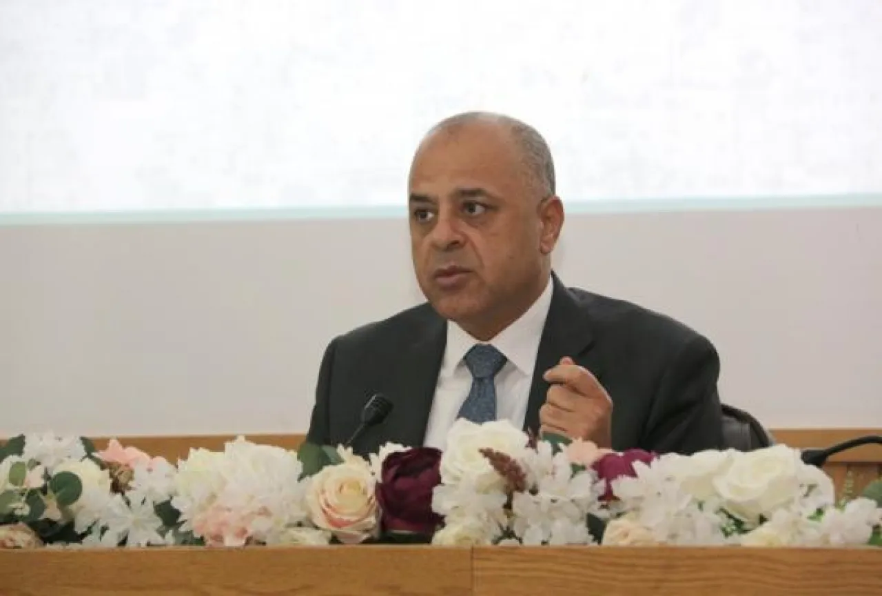 الخكومة  يجب توفير أسس النزاهة في عملية الاستقطاب والتعيين