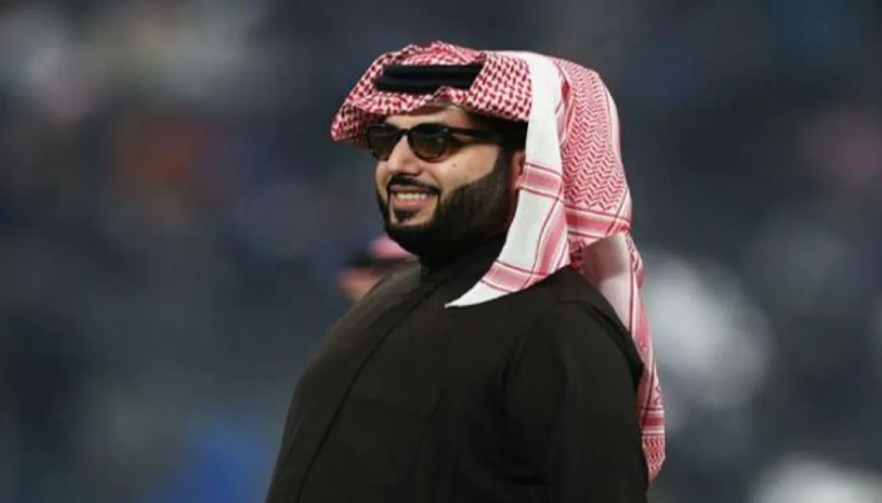 تركي آل الشيخ يُشعل مواقع التواصل بمنشور ساخر عن فيلمه الجديد