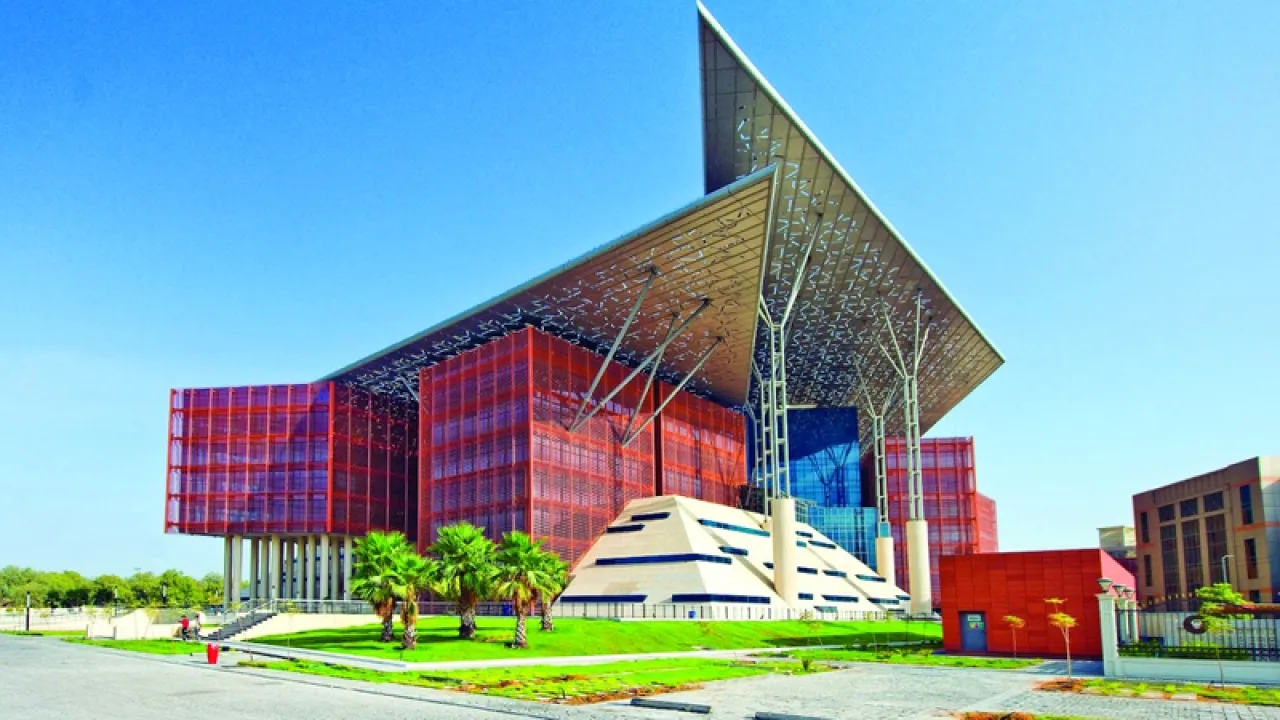 الامارات  20 ألف درهم تعويضاً لشاب تسلم فيديو إباحياً عبر التواصل الاجتماعي