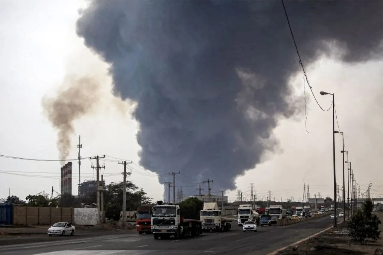 8 قتلى ومئات الجرحى في انفجار بميناء إيراني وإسرائيل تنفي تورطها