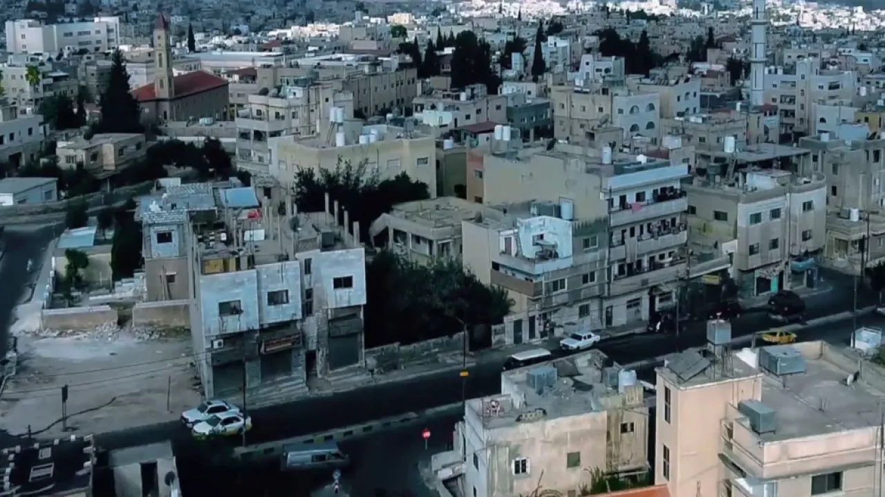 الأونروا ودائرة الشؤون الفلسطينية تبحثان تحديات الأزمة المالية